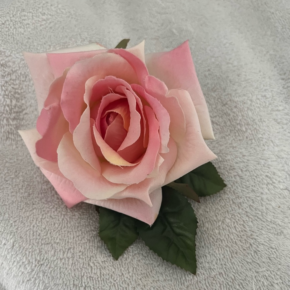 VINTAGE FABRIC ROSE WITH METAL CLIP